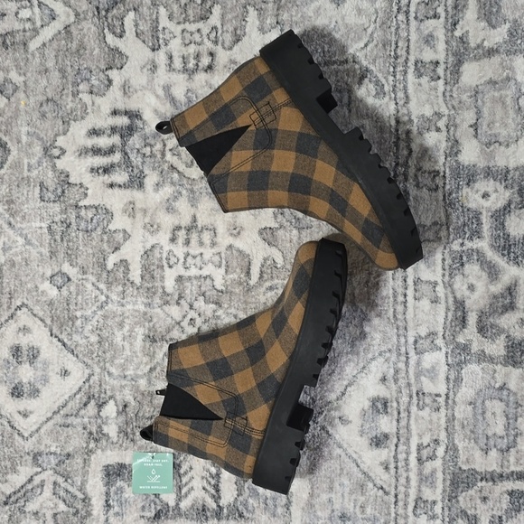 ZODIAC Shiloh Chunky Water Repellent Chelsea Bootie, Tan Black Buffalo Plaid 7.5 - Picture 3 of 15